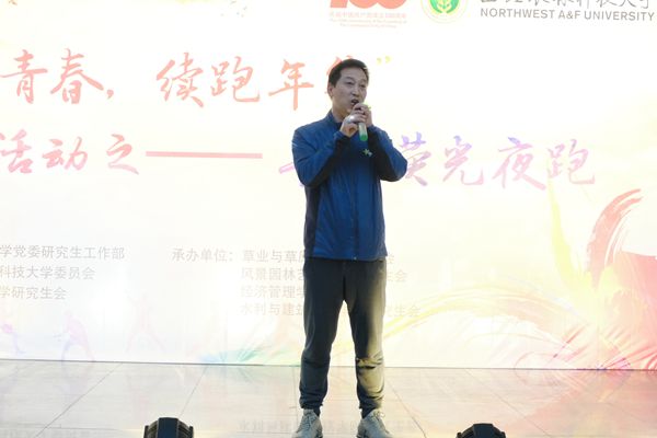30261cd556394a3d95a5cd5939a14fdc.jpg 校研工部副部长唐海波讲话.JPG