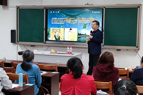 785652aca5d140ef85e102eb9975c20d.jpg 阮鹏副书记在萧山中学给学生家作宣讲报告本.jpg