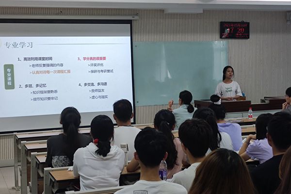 f2ab3cc3821845aa96e922d7693d65fa.jpg 林子琦做经验分享交流.jpg