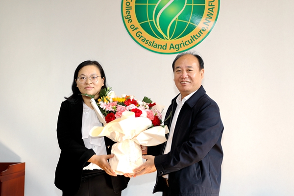 71233c6e26a94cebbd3d585ae5f673b7.jpg 3陈玉林看望慰问米乐官方网页版何学青副教授_副本.jpg